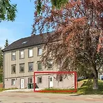 Apartment Modern Apartment With Sleeping Space For 4 & Parking Included *