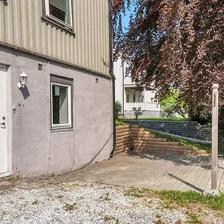 Modern With Sleeping Space For 4 & Parking Included *