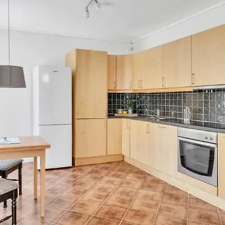 Apartament Modern With Sleeping Space For 4 & Parking Included