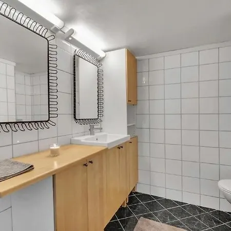 Apartament Modern With Sleeping Space For 4 & Parking Included *
