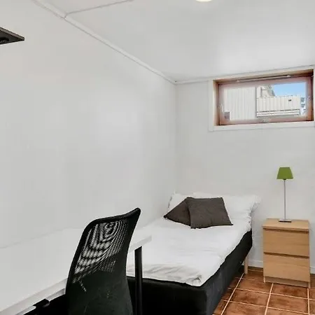 Modern With Sleeping Space For 4 & Parking Included * Trondheim