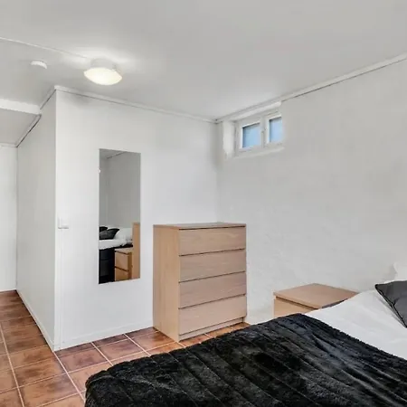 Apartament Modern With Sleeping Space For 4 & Parking Included