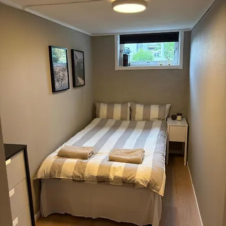 Modern With Sleeping Space For 4 & Parking Included Apartament *