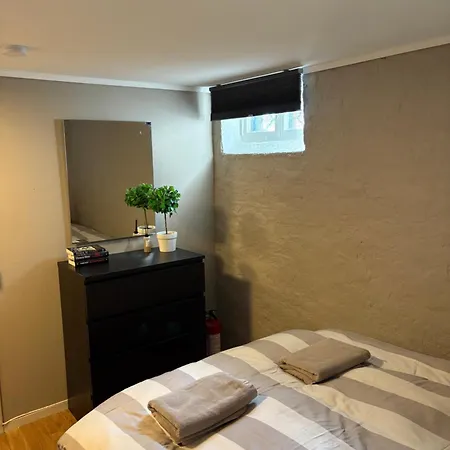 Apartament Modern With Sleeping Space For 4 & Parking Included *