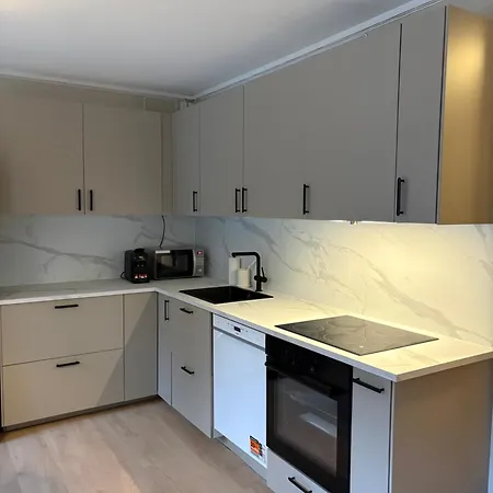 Modern With Sleeping Space For 4 & Parking Included