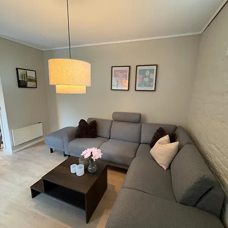 Modern With Sleeping Space For 4 & Parking Included Apartament *