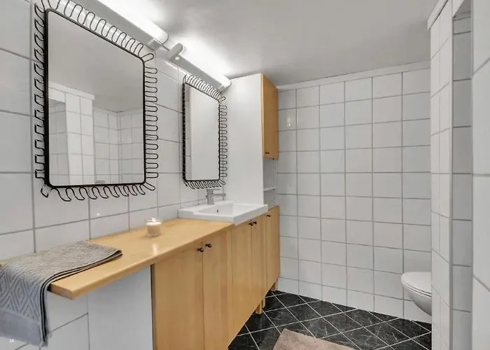 Апартаменты Cozy & Renovated - Sleeps 4! *