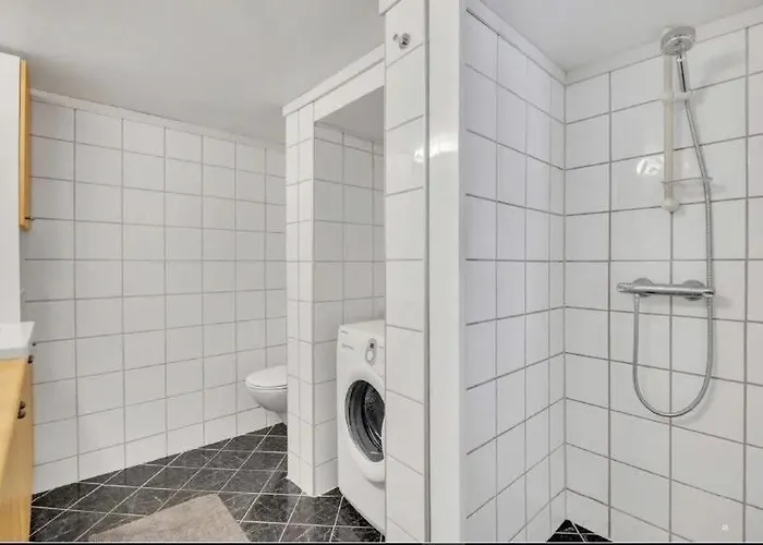Cozy & Renovated - Sleeps 4! Апартаменты *